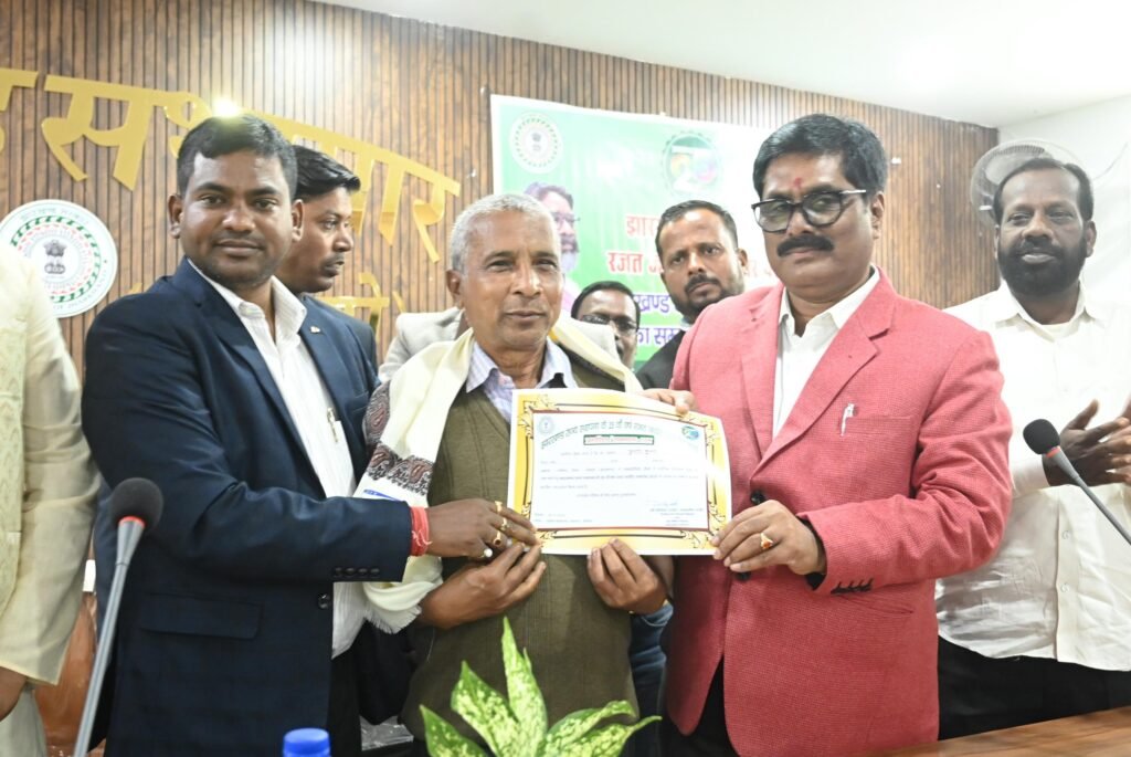 गोमिया:मंत्री योगेंद्र प्रसाद ने झारखंड आंदोलनकारियों व पत्रकारों को किया सम्मानित,विधायक कक्ष का उद्घाटन गोमिया:मंत्री योगेंद्र प्रसाद ने झारखंड आंदोलनकारियों व पत्रकारों को किया सम्मानित,विधायक कक्ष का उद्घाटन