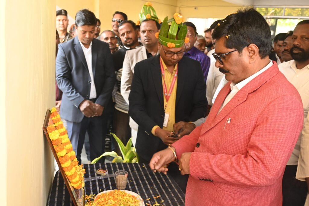 गोमिया:मंत्री योगेंद्र प्रसाद ने झारखंड आंदोलनकारियों व पत्रकारों को किया सम्मानित,विधायक कक्ष का उद्घाटन गोमिया:मंत्री योगेंद्र प्रसाद ने झारखंड आंदोलनकारियों व पत्रकारों को किया सम्मानित,विधायक कक्ष का उद्घाटन