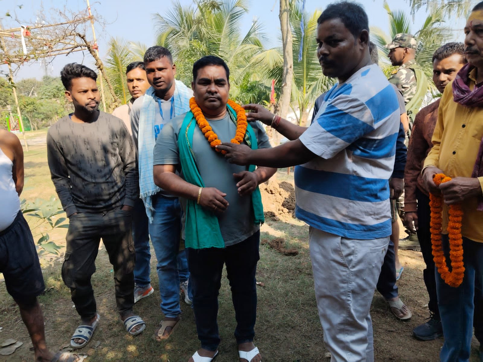 मिर्जाचौकी दुर्गा मंदिर परिसर में विधायक धनंजय सोरेन ने किया खुला जिम का उद्घाटन