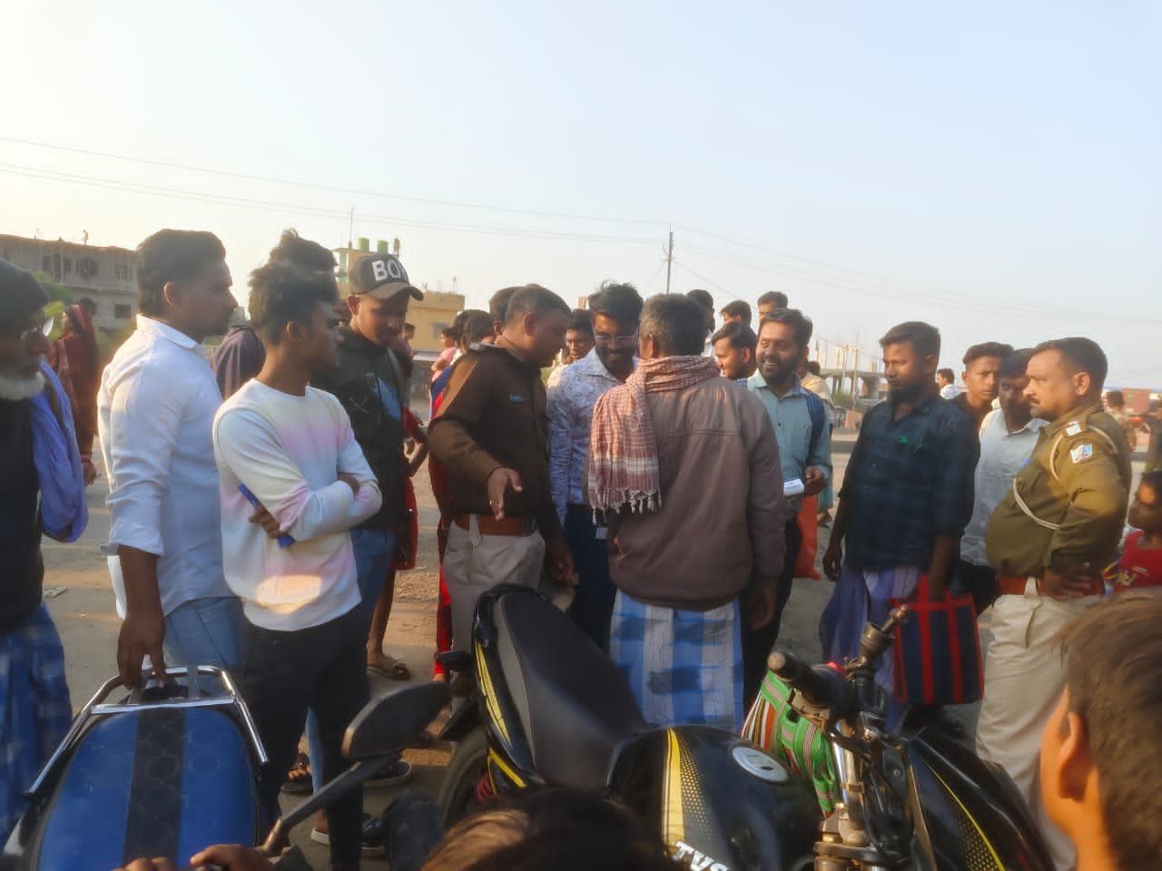 उधवा में वाहन चेकिंग से बाईक चालकों में हड़कंप उधवा में वाहन चेकिंग से बाईक चालकों में हड़कंप