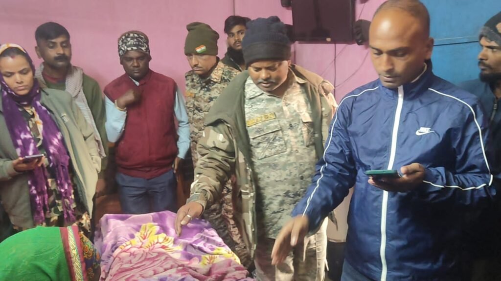 शादीशुदा महिला का शव फंदे से झूलता मिला, परिजनों ने लगाया हत्या का आरोप शादीशुदा महिला का शव फंदे से झूलता मिला, परिजनों ने लगाया हत्या का आरोप