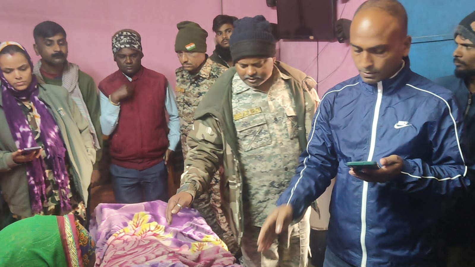 शादीशुदा महिला का शव फंदे से झूलता मिला, परिजनों ने लगाया हत्या का आरोप शादीशुदा महिला का शव फंदे से झूलता मिला, परिजनों ने लगाया हत्या का आरोप