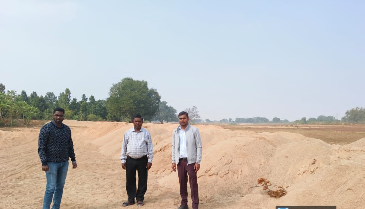 घाघरा में अवैध बालू भंडारण पर टास्क फोर्स की बड़ी कार्रवाई, 6000 घनफुट बालू जब्त घाघरा में अवैध बालू भंडारण पर टास्क फोर्स की बड़ी कार्रवाई, 6000 घनफुट बालू जब्त