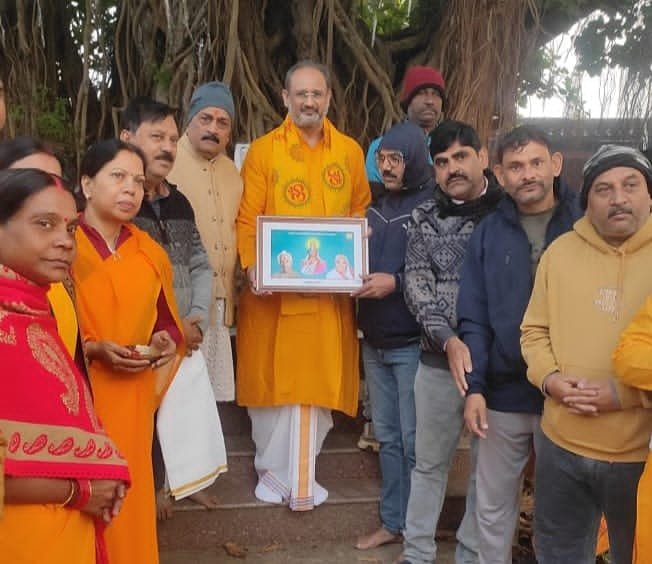गायत्री परिवार के प्रमुख चिन्मय पंड्या ने शहीदों को श्रद्धांजलि अर्पित की गायत्री परिवार के प्रमुख चिन्मय पंड्या ने शहीदों को श्रद्धांजलि अर्पित की