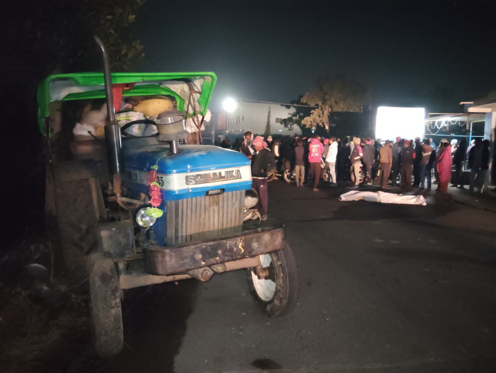 गोमिया:ललपनिया मार्ग पर दर्दनाक सड़क हादसा, अनियंत्रित ट्रैक्टर की चपेट में आकर युवक की मौत गोमिया:ललपनिया मार्ग पर दर्दनाक सड़क हादसा, अनियंत्रित ट्रैक्टर की चपेट में आकर युवक की मौत