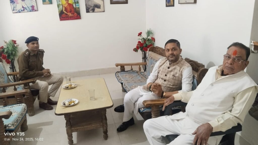 बेरमो विधायक अनूप सिंह ने पूर्व मंत्री माधव लाल सिंह से की मुलाकात,लिया आशीर्वाद बेरमो विधायक अनूप सिंह ने पूर्व मंत्री माधव लाल सिंह से की मुलाकात,लिया आशीर्वाद