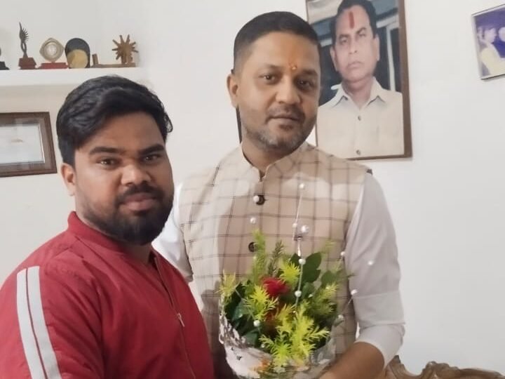 बेरमो विधायक अनूप सिंह ने पूर्व मंत्री माधव लाल सिंह से की मुलाकात,लिया आशीर्वाद बेरमो विधायक अनूप सिंह ने पूर्व मंत्री माधव लाल सिंह से की मुलाकात,लिया आशीर्वाद