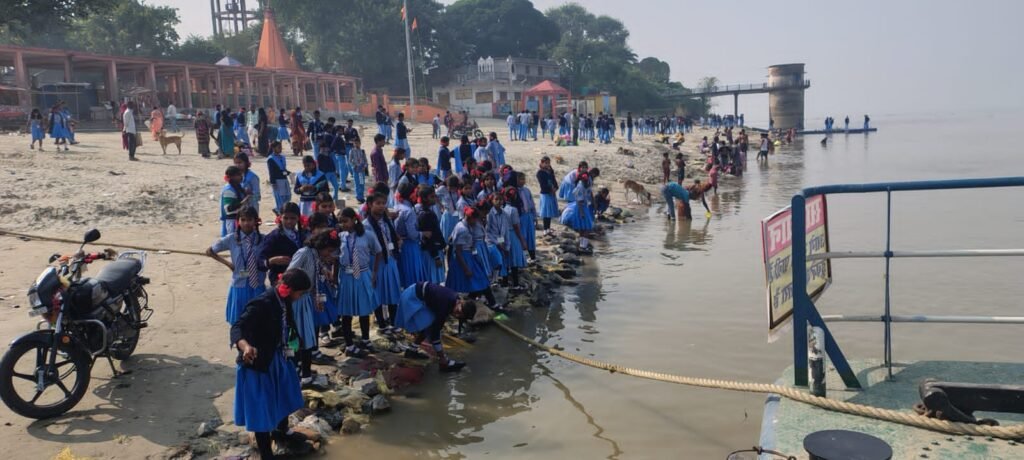 निर्मल हृदय मध्य विद्यालय के 224 बच्चों ने किया राजमहल के ऐतिहासिक स्थलों का शैक्षणिक भ्रमण निर्मल हृदय मध्य विद्यालय के 224 बच्चों ने किया राजमहल के ऐतिहासिक स्थलों का शैक्षणिक भ्रमण