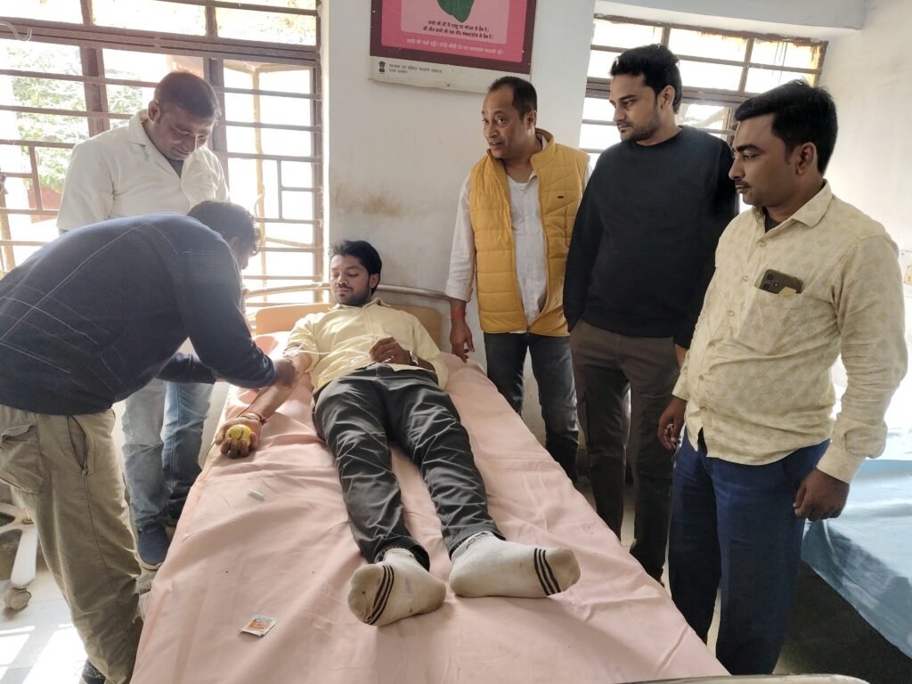 मिर्जाचौकी प्राथमिक स्वास्थ्य केंद्र में रक्तदान शिविर आयोजित, सिविल सर्जन ने किया उद्घाटन