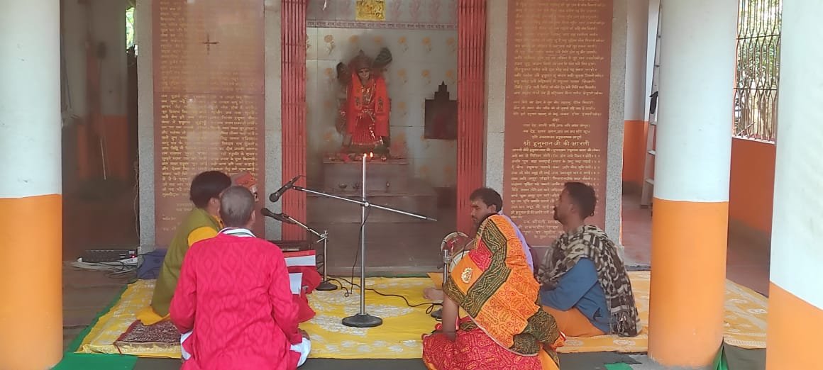 अयोध्या की तर्ज पर मलका बाबा थान के राम जानकी मंदिर में ध्वजारोहण, विशेष पूजा-अर्चना और भंडारे का आयोजन