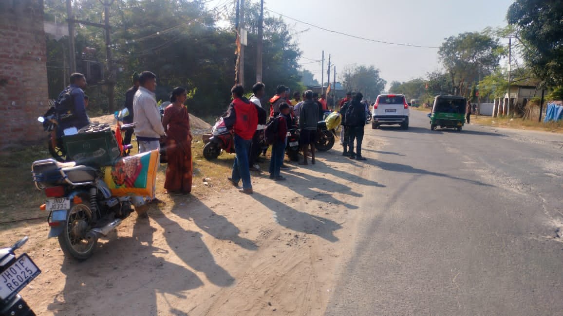 सिसई थाना कुम्हार मोड़ पर सघन वाहन जांच अभियान,74 चालकों से वसूले गए 1.17 लाख रुपये जुर्माना सिसई थाना कुम्हार मोड़ पर सघन वाहन जांच अभियान,74 चालकों से वसूले गए 1.17 लाख रुपये जुर्माना