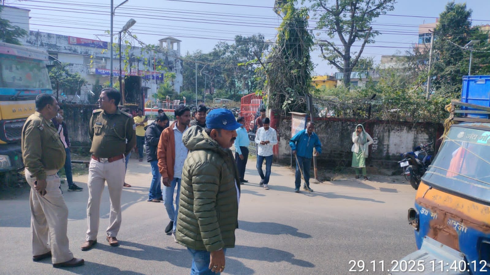 गुमला थाना गेट के पास सघन वाहन जांच,160 चालकों से ₹2.25 लाख जुर्माना वसूला गुमला थाना गेट के पास सघन वाहन जांच,160 चालकों से ₹2.25 लाख जुर्माना वसूला