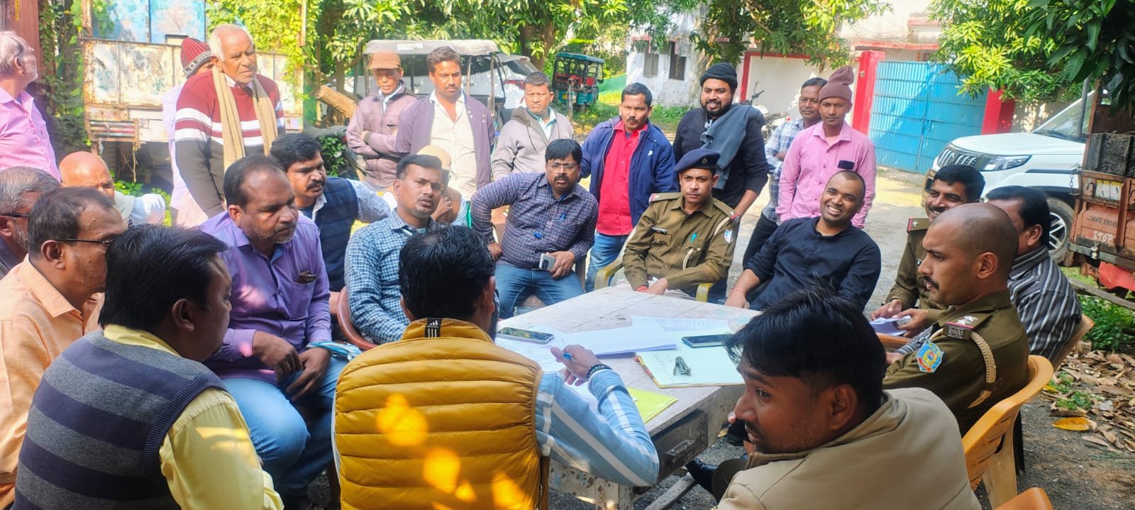 बरहड़वा थाना परिसर में आयोजित थाना दिवस, जमीन से जुड़े तीन मामलों का हुआ निष्पादन बरहड़वा थाना परिसर में आयोजित थाना दिवस, जमीन से जुड़े तीन मामलों का हुआ निष्पादन