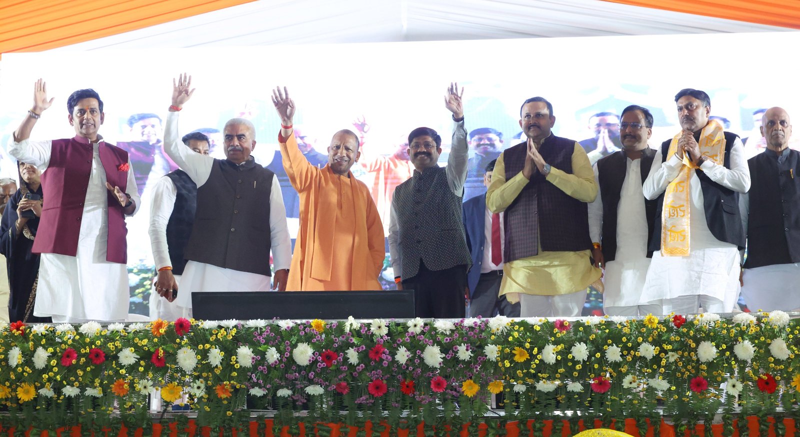 गोरखपुर में निवेश का नया दौर: ₹408 करोड़ की 114 परियोजनाओं का लोकार्पण, ₹6,139 करोड़ निवेश हेतु भूखंड आवंटन गोरखपुर में निवेश का नया दौर: ₹408 करोड़ की 114 परियोजनाओं का लोकार्पण, ₹6,139 करोड़ निवेश हेतु भूखंड आवंटन