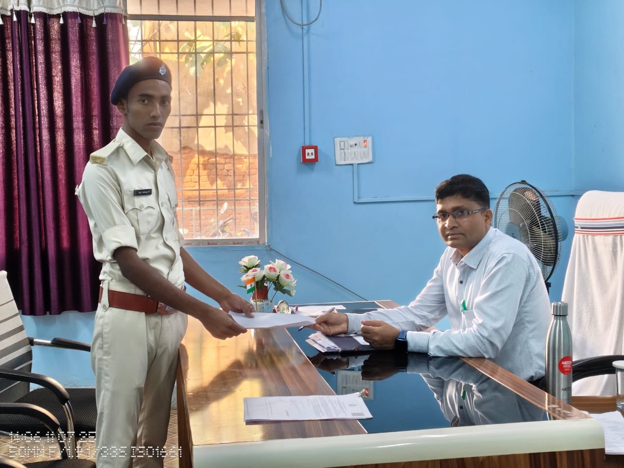 बरहरवा: 42 चौकीदारों ने संभाला नया दायित्व, सीओ ने दी शुभकामनाएं बरहरवा: 42 चौकीदारों ने संभाला नया दायित्व, सीओ ने दी शुभकामनाएं
