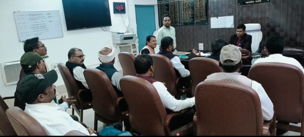 हरिजन-आदिवासी मजदूरों के लिए न्याय की मांग,तेनुघाट में मोर्चा ने एसडीओ को सौंपा ज्ञापन