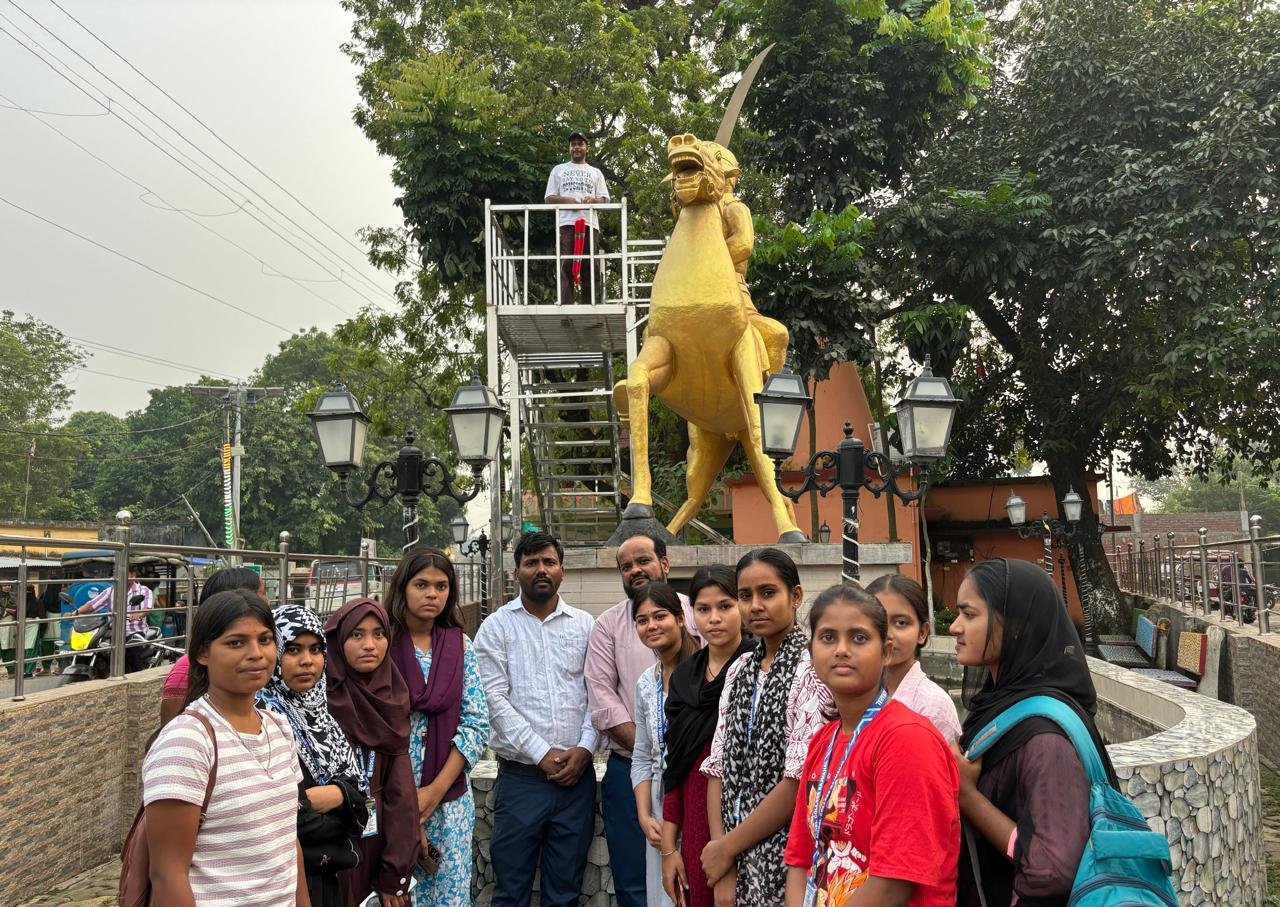 बरहरवा:सरदार पटेल की150वीं जयंती पर मॉडल कॉलेज में कार्यक्रम,स्वयंसेवकों ने की प्रतिमाओं की सफाई और माल्यार्पण बरहरवा:सरदार पटेल की150वीं जयंती पर मॉडल कॉलेज में कार्यक्रम,स्वयंसेवकों ने की प्रतिमाओं की सफाई और माल्यार्पण