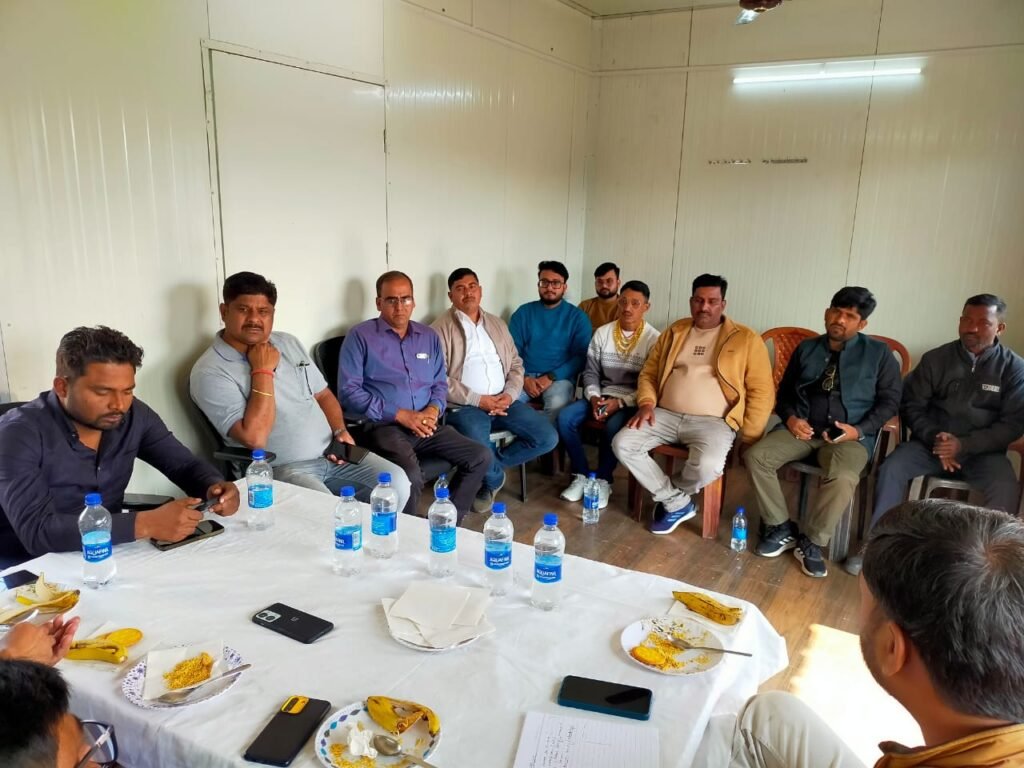 तुबेद कोयला खान में कोयला परिवहन को लेकर डीवीसी और ट्रांसपोर्टरों के बीच बैठक तुबेद कोयला खान में कोयला परिवहन को लेकर डीवीसी और ट्रांसपोर्टरों के बीच बैठक