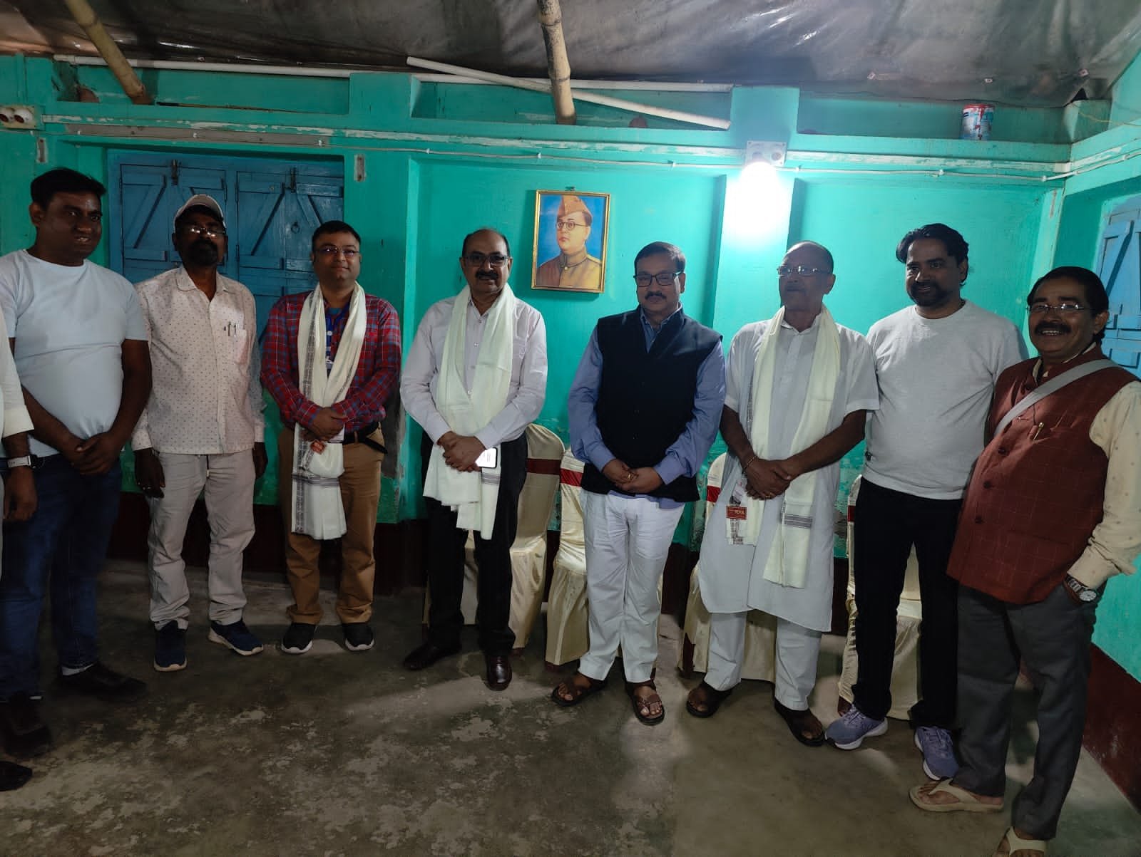 दो दर्जन से अधिक गांवों का आवागमन बाधित, ग्रामीणों ने विधायक को ज्ञापन सौंपकर स्थायी रास्ते की मांग की दो दर्जन से अधिक गांवों का आवागमन बाधित, ग्रामीणों ने विधायक को ज्ञापन सौंपकर स्थायी रास्ते की मांग की
