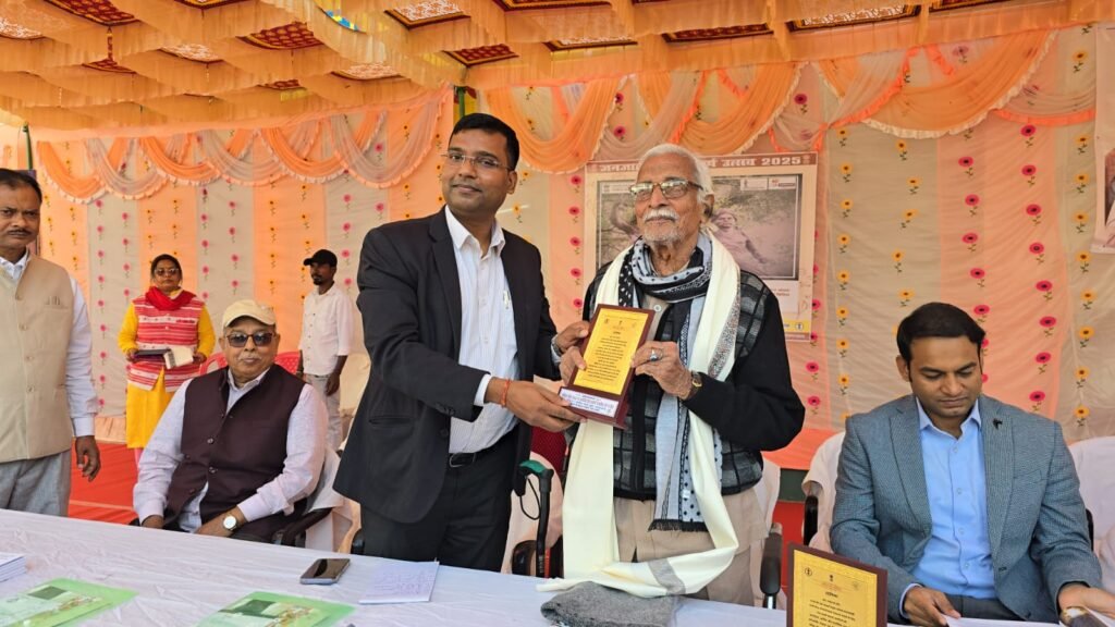 संविधान दिवस,जनजातीय गौरव दिवस और ‘एक पेड़ माँ के नाम’पर दो दिवसीय चित्र प्रदर्शनी सफलतापूर्वक संपन्न संविधान दिवस,जनजातीय गौरव दिवस और ‘एक पेड़ माँ के नाम’पर दो दिवसीय चित्र प्रदर्शनी सफलतापूर्वक संपन्न
