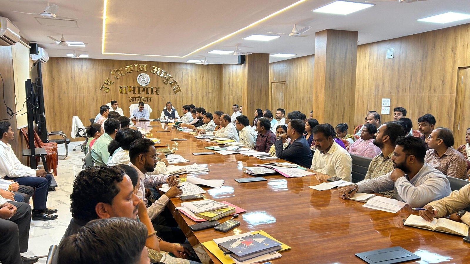लातेहार:झारखंड स्थापना दिवस और‘आपकी योजना-आपकी सरकार-आपके द्वार’कार्यक्रम की तैयारी बैठक संपन्न