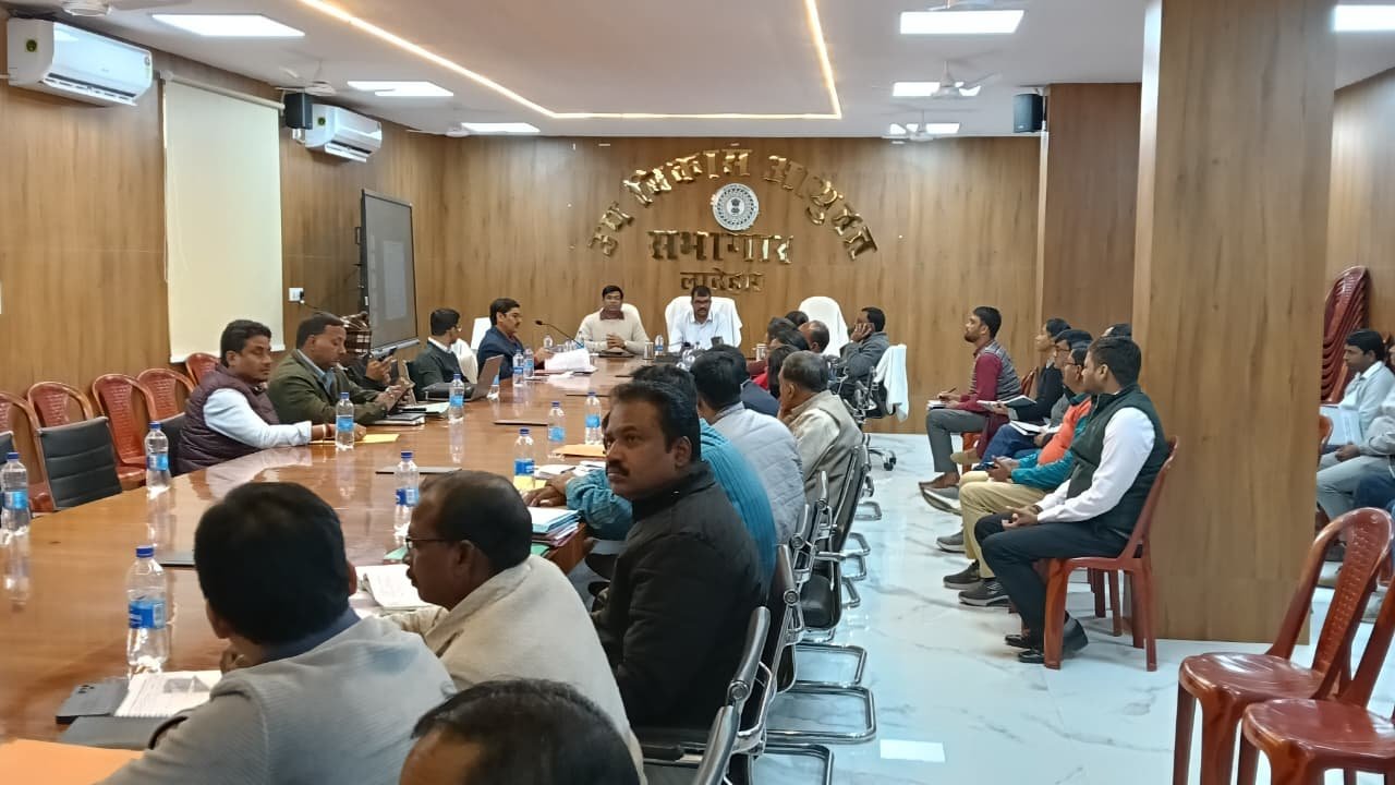 उपायुक्त की अध्यक्षता में नीति आयोग और DMFT मद से संचालित योजनाओं की विस्तृत समीक्षा बैठक सम्पन्न उपायुक्त की अध्यक्षता में नीति आयोग और DMFT मद से संचालित योजनाओं की विस्तृत समीक्षा बैठक सम्पन्न
