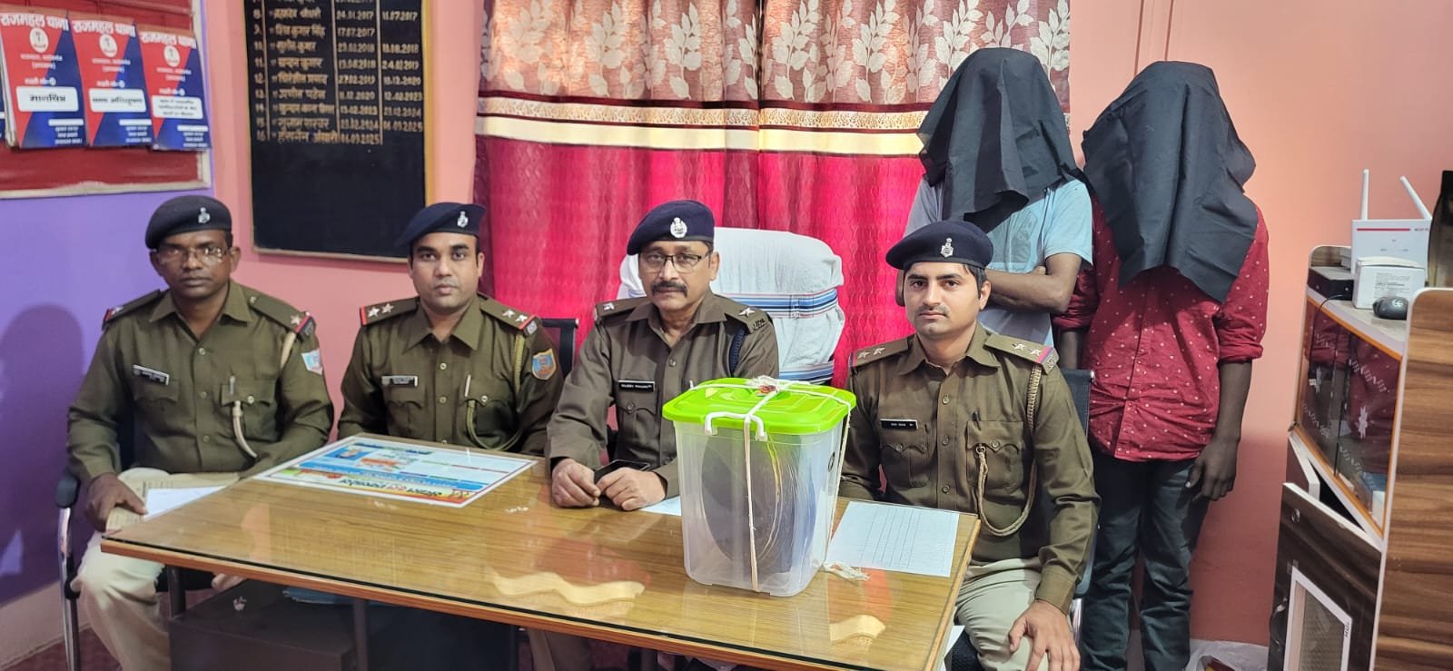 चोरी के मामले में दो अभियुक्त को पुलिस ने किया गिरफ्तार चोरी के मामले में दो अभियुक्त को पुलिस ने किया गिरफ्तार