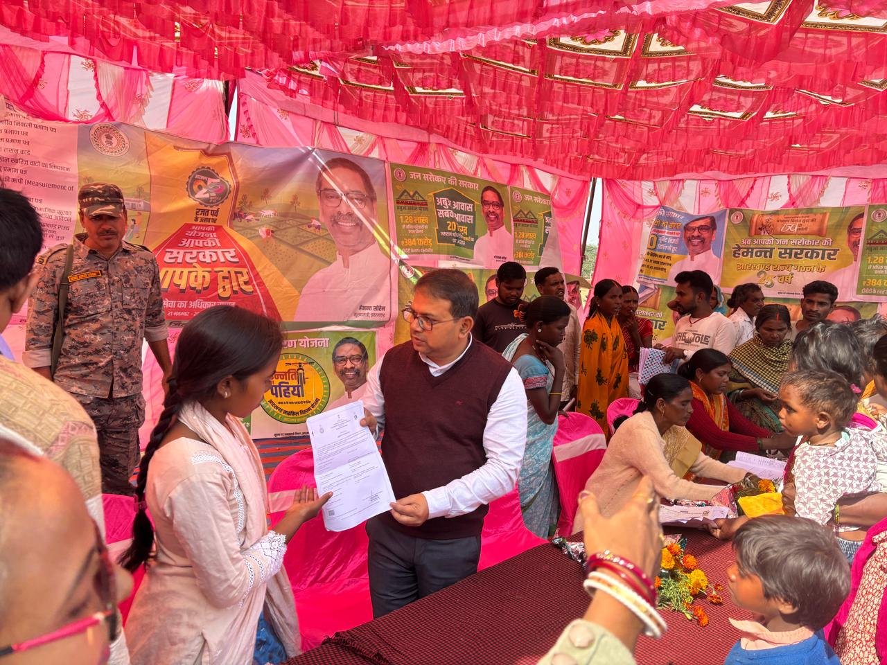 सेवा का अधिकार सप्ताह:विभिन्न पंचायतों में ऑन द स्पॉट मामलों का निष्पादन,ग्रामीणों ने योजनाओं का उठाया लाभ
