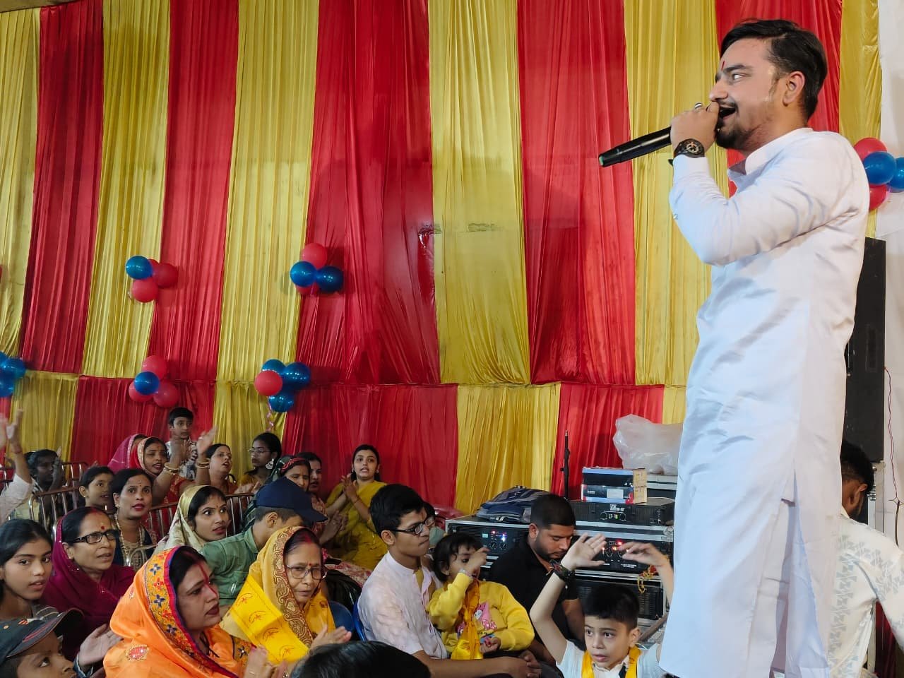 मिर्जाचौकी : दुर्गा मंदिर हाट प्रांगण में धूमधाम से मनाया गया श्री श्याम बाबा का जन्मोत्सव मिर्जाचौकी : दुर्गा मंदिर हाट प्रांगण में धूमधाम से मनाया गया श्री श्याम बाबा का जन्मोत्सव