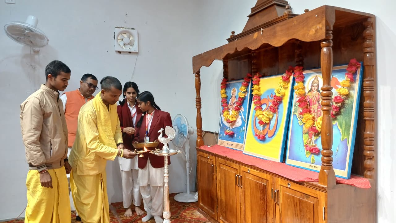 सरस्वती विद्या मंदिर में भगवद्गीता प्रश्नोत्तरी प्रतियोगिता आयोजित,श्रेया राज रही प्रथम