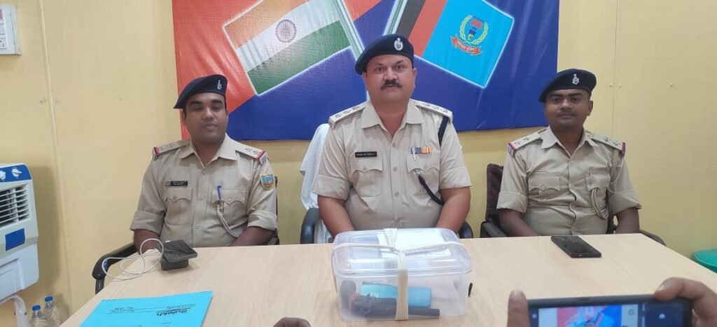 आरपीएफ ने तीनपहाड़ स्टेशन से एक किशोरी का रेस्क्यू किया आरपीएफ ने तीनपहाड़ स्टेशन से एक किशोरी का रेस्क्यू किया