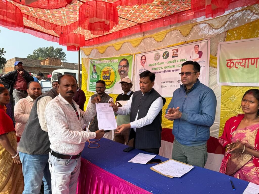 “आपकी योजना–आपकी सरकार–आपके द्वार” शिविर में ऑन द स्पॉट मामलों का निस्तारण,कई पंचायतों में लगा जनकल्याणकारी कैंप “आपकी योजना–आपकी सरकार–आपके द्वार” शिविर में ऑन द स्पॉट मामलों का निस्तारण,कई पंचायतों में लगा जनकल्याणकारी कैंप