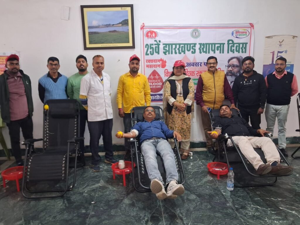 समाहरणालय परिसर में लगाया गया रक्तदान शिविर समाहरणालय परिसर में लगाया गया रक्तदान शिविर
