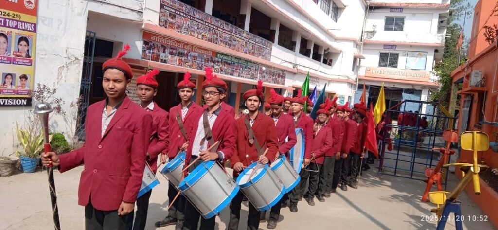 सरदार पटेल की 150वीं जयंती पर सरस्वती विद्या मंदिर में निकाली गई भव्य एकता यात्रा