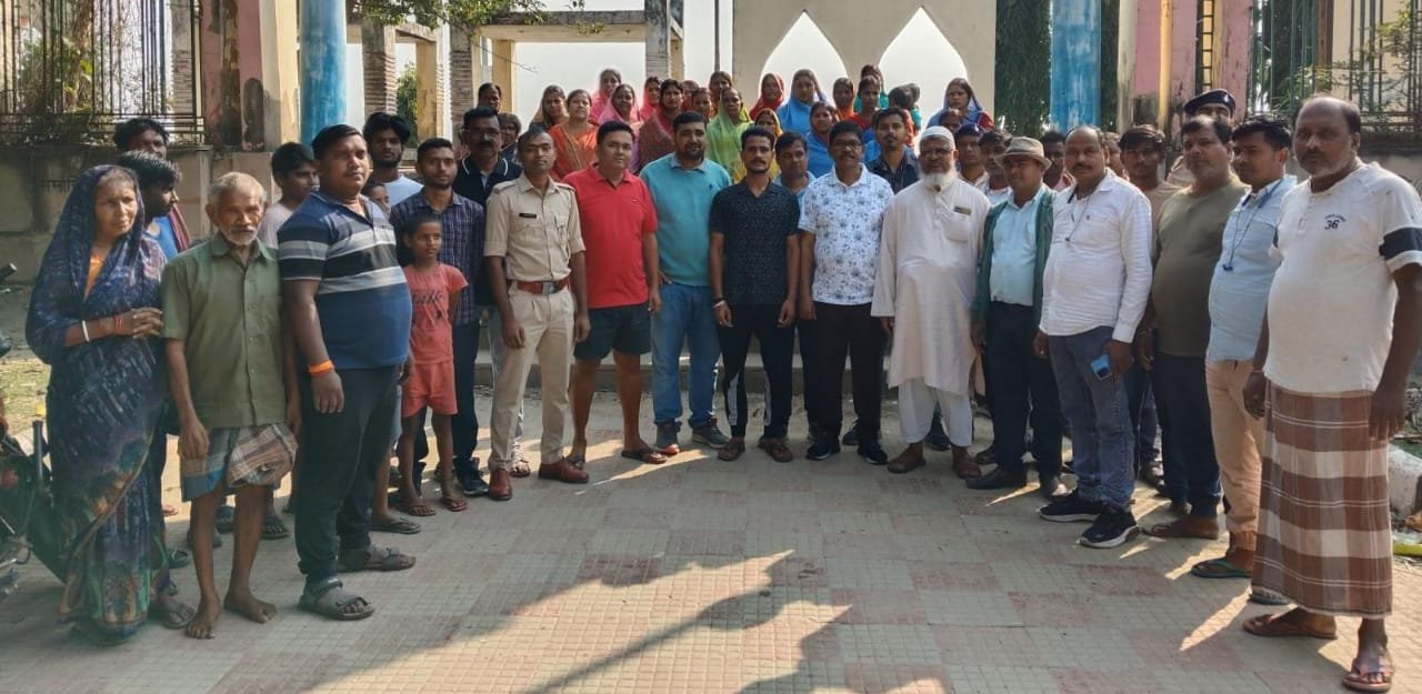 नमामि गंगे घाट, सरकंडा में वृहत गंगा में चलाया गया स्वच्छता अभियान नमामि गंगे घाट, सरकंडा में वृहत गंगा में चलाया गया स्वच्छता अभियान