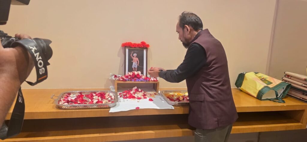 धरती आबा को नमन किये सांसद विद्युत वरण महतो