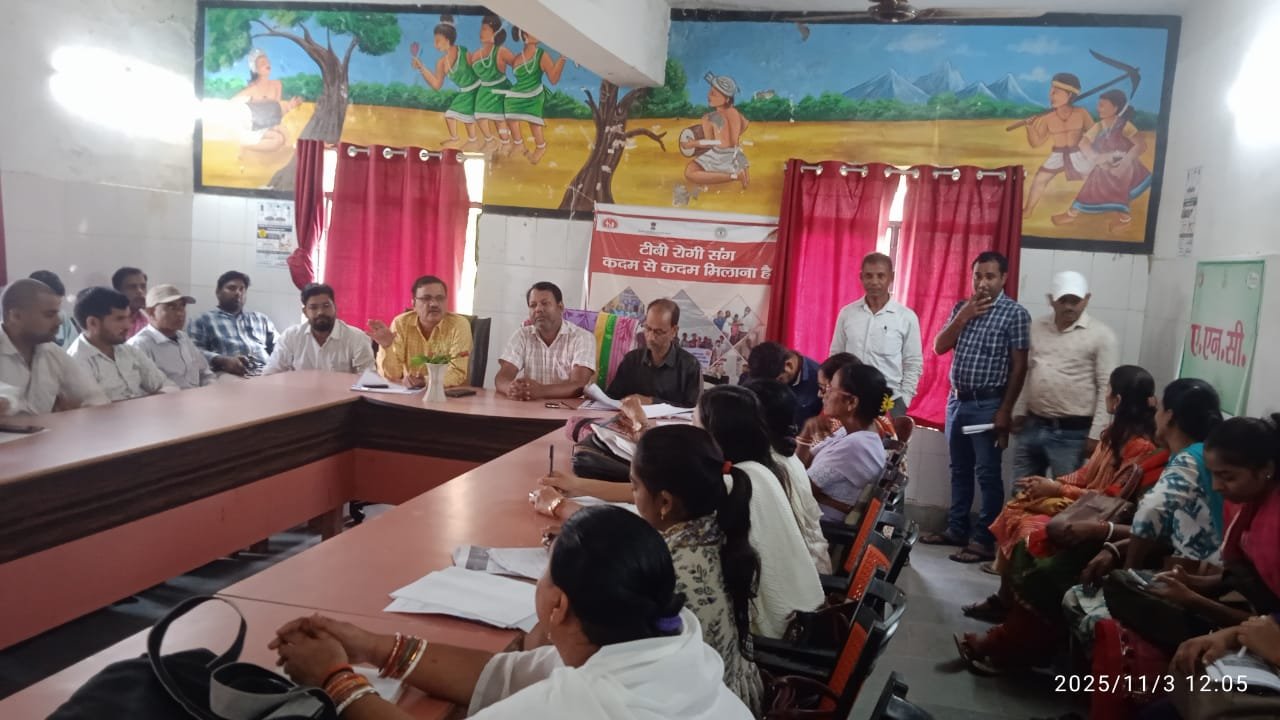 बरहड़वा:सामुदायिक स्वास्थ्य केंद्र में मासिक समीक्षा बैठक संपन्न,प्रभारी चिकित्सा पदाधिकारी ने दी महत्वपूर्ण निर्देश