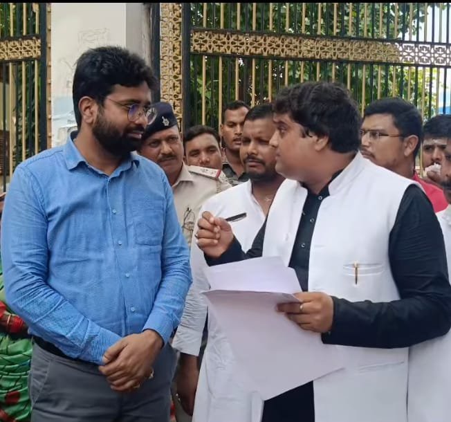 सदर सीओ पर भ्रष्टाचार जांच में सुस्ती:भाकपा ने जताई नाराज़गी सदर सीओ पर भ्रष्टाचार जांच में सुस्ती:भाकपा ने जताई नाराज़गी