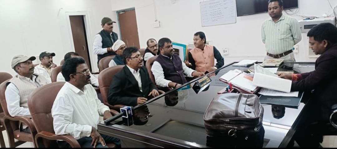 हरिजन-आदिवासी मजदूरों के लिए न्याय की मांग,तेनुघाट में मोर्चा ने एसडीओ को सौंपा ज्ञापन हरिजन-आदिवासी मजदूरों के लिए न्याय की मांग,तेनुघाट में मोर्चा ने एसडीओ को सौंपा ज्ञापन