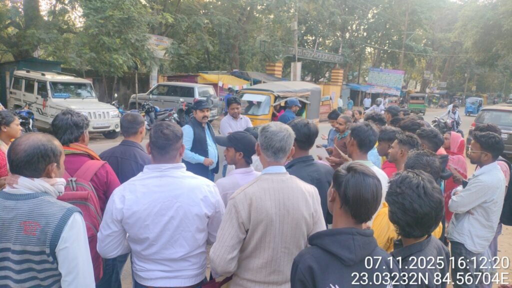 गुमला: यातायात नियमों की अनदेखी पर सख्ती, 70 से अधिक चालकों पर जुर्माना