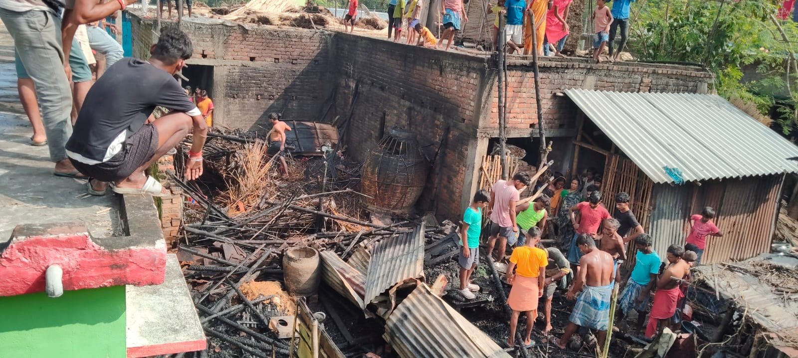 उधवा में आगलगी से दो घर राख, चार आंशिक रूप से क्षतिग्रस्त उधवा में आगलगी से दो घर राख, चार आंशिक रूप से क्षतिग्रस्त