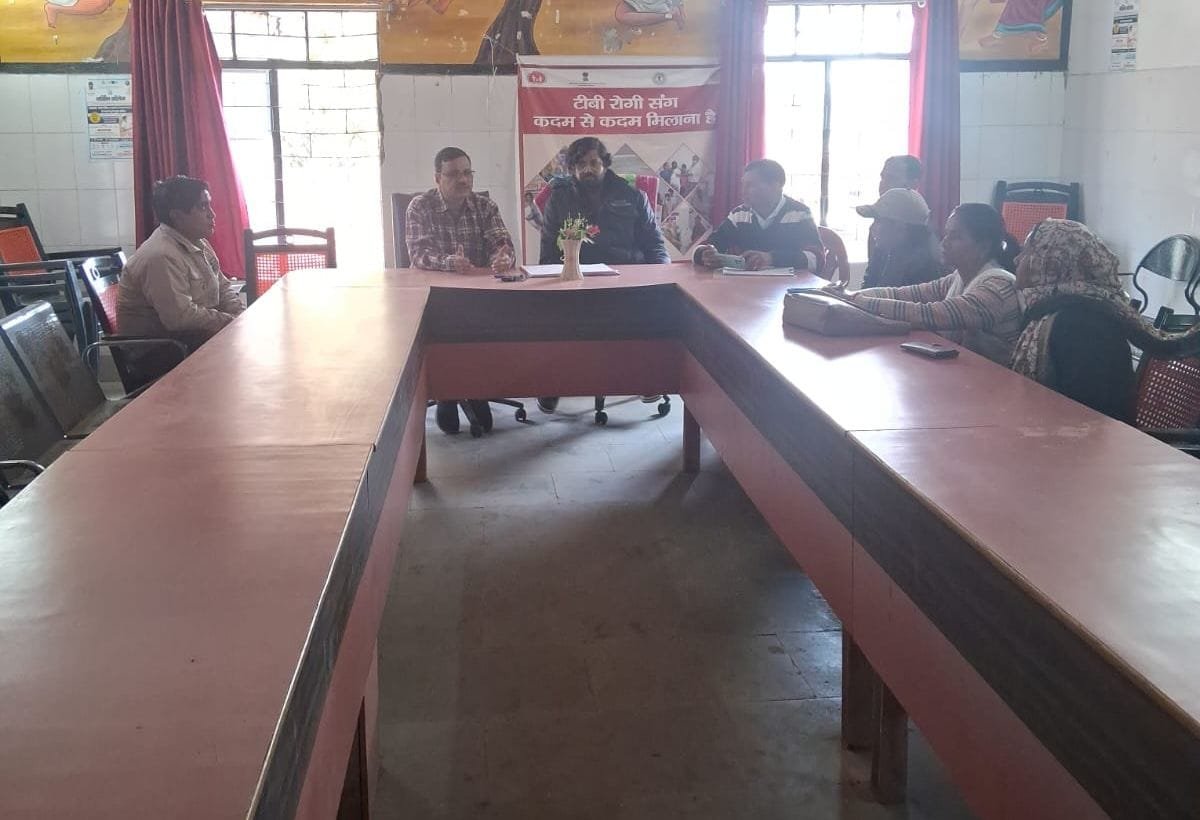 सीएचसी बरहड़वा में टीकाकरण अभियान की समीक्षा,सहियाओं के प्रशिक्षण का निर्णय सीएचसी बरहड़वा में टीकाकरण अभियान की समीक्षा,सहियाओं के प्रशिक्षण का निर्णय