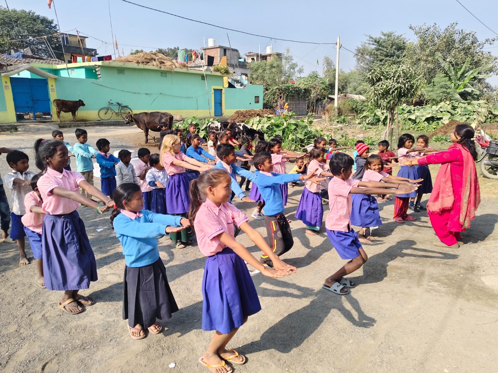 आयुष मंत्रालय के सौजन्य से छात्रों को कराया गया योगाभ्यास