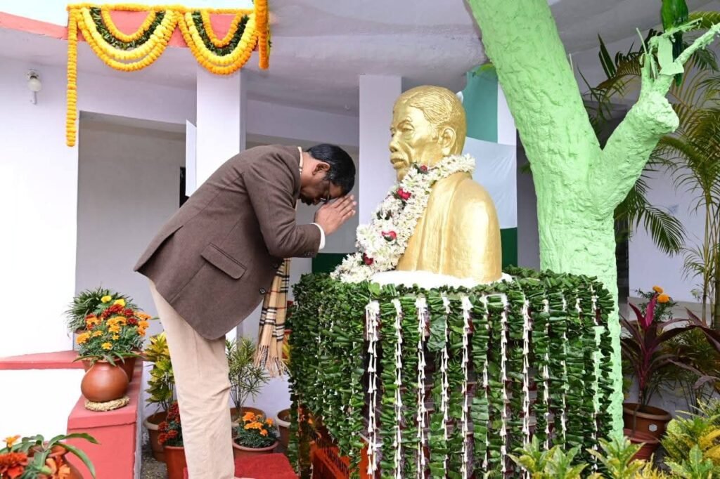 राष्ट्रपति द्रौपदी मुर्मू के आगमन से धन्य हुई करनडीह की धरती राष्ट्रपति द्रौपदी मुर्मू के आगमन से धन्य हुई करनडीह की धरती