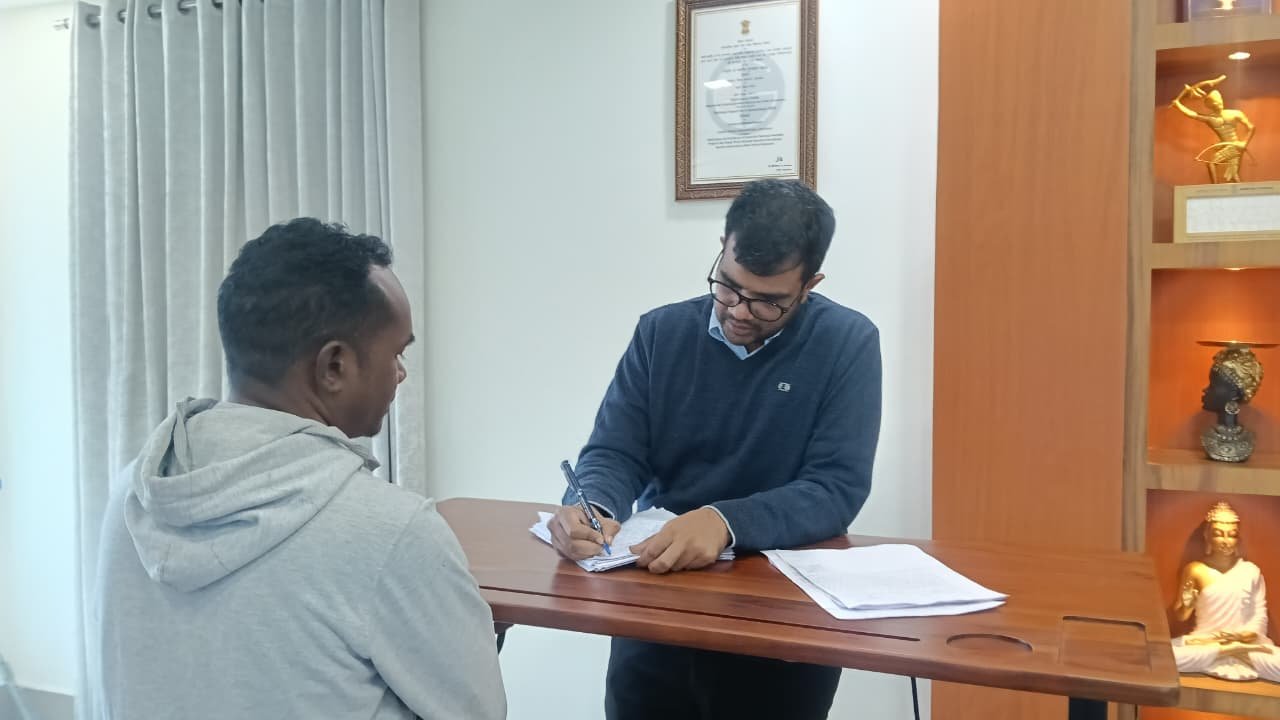 लातेहार:उपायुक्त उत्कर्ष गुप्ता की अध्यक्षता में साप्ताहिक जन शिकायत निवारण आयोजित, जरूरतमंद परिवार को तत्काल सहायता