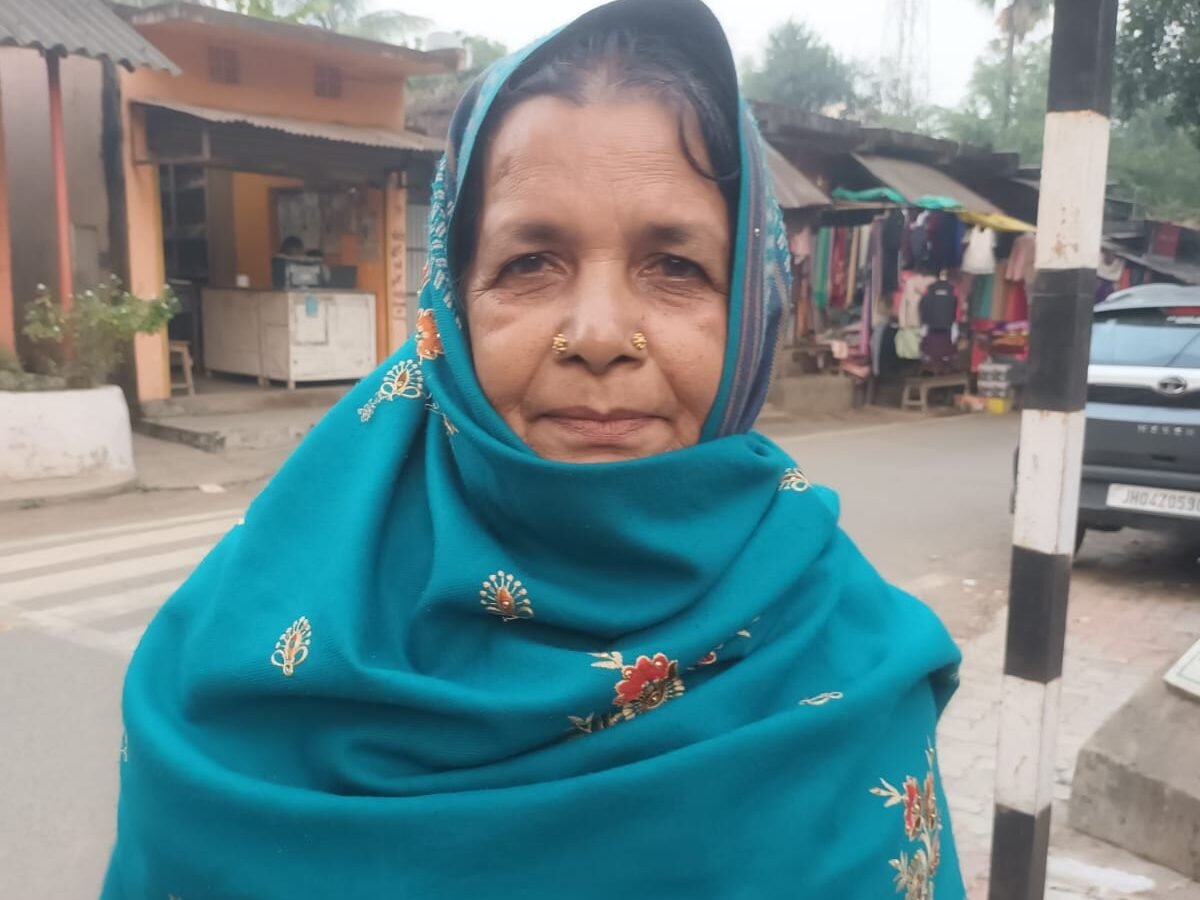 एसडीओ से मिला प्रधानी पट्टा महिला के हाथों से छीन लिया गया, बड़े बेटे पर लगाया आरोप एसडीओ से मिला प्रधानी पट्टा महिला के हाथों से छीन लिया गया, बड़े बेटे पर लगाया आरोप