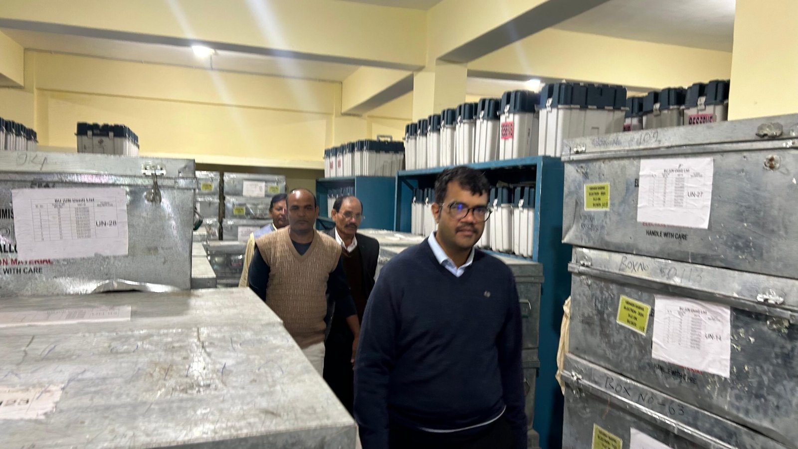 जिला निर्वाचन पदाधिकारी-सह-उपायुक्त ने ईवीएम–वीवीपैट वेयरहाउस का मासिक निरीक्षण किया जिला निर्वाचन पदाधिकारी-सह-उपायुक्त ने ईवीएम–वीवीपैट वेयरहाउस का मासिक निरीक्षण किया