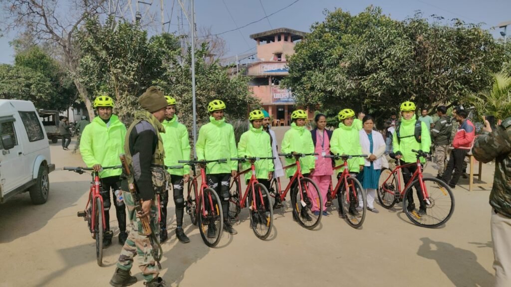 बिरसा मुंडा साइक्लोथॉन यात्रा का भव्य शुभारंभ, युवाओं में देशभक्ति का संदेश बिरसा मुंडा साइक्लोथॉन यात्रा का भव्य शुभारंभ, युवाओं में देशभक्ति का संदेश
