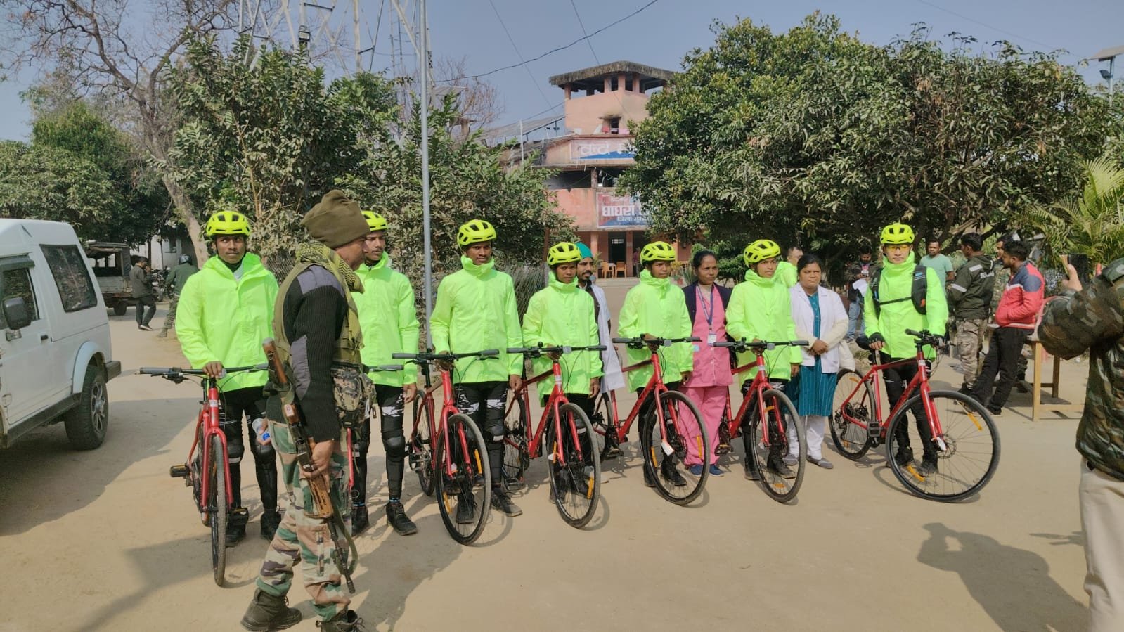 बिरसा मुंडा साइक्लोथॉन यात्रा का भव्य शुभारंभ, युवाओं में देशभक्ति का संदेश बिरसा मुंडा साइक्लोथॉन यात्रा का भव्य शुभारंभ, युवाओं में देशभक्ति का संदेश
