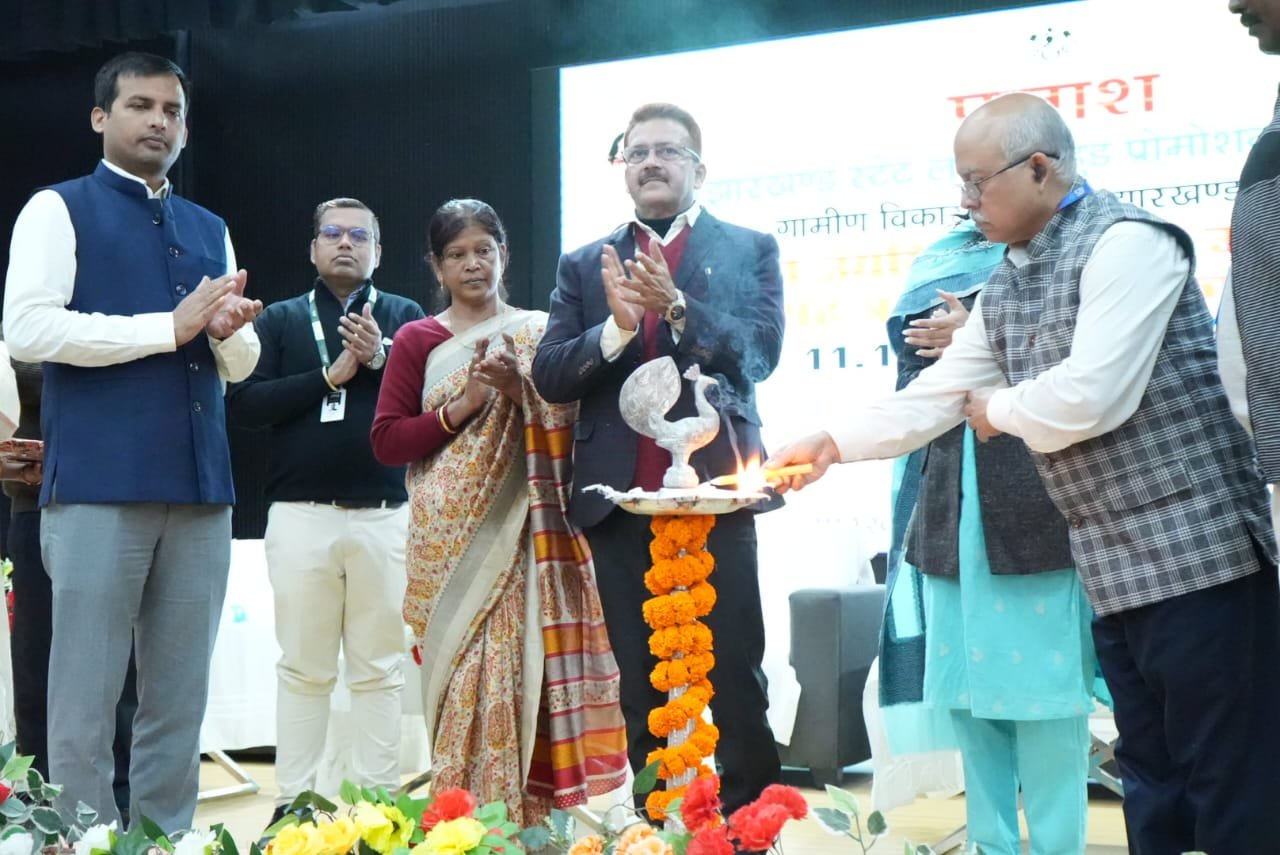 टाउन हॉल में जेएसएलपीएस के द्वारा ग्रामीण उद्यमिता कार्यक्रम सह ऋण वितरण कार्यक्रम का हुआ आयोजन टाउन हॉल में जेएसएलपीएस के द्वारा ग्रामीण उद्यमिता कार्यक्रम सह ऋण वितरण कार्यक्रम का हुआ आयोजन